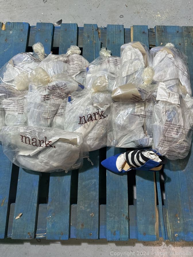 11-mark-by-avon-by-any-stretch-blue-suede-pumps-mkmv9lfp