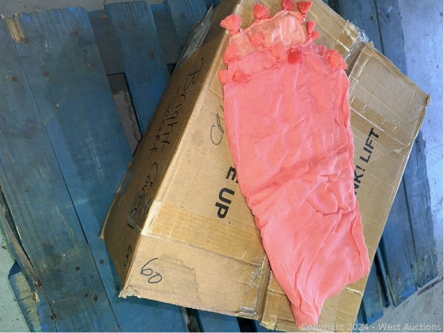 58-avon-mark-coral-ombre-tassel-scarf-mkmva21k