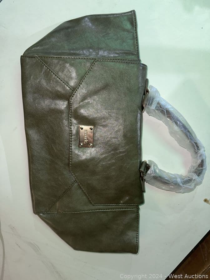 96-avon-mark-green-duty-purse-mkmvazu7