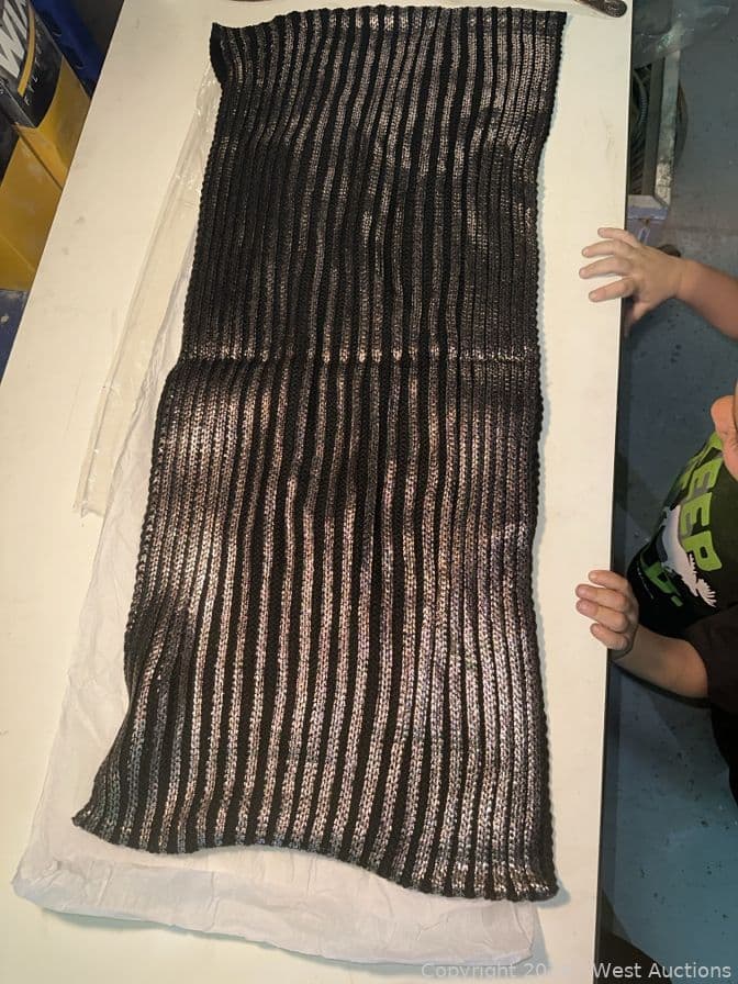 16-avon-mark-chilly-reception-scarf-mkmwehpg