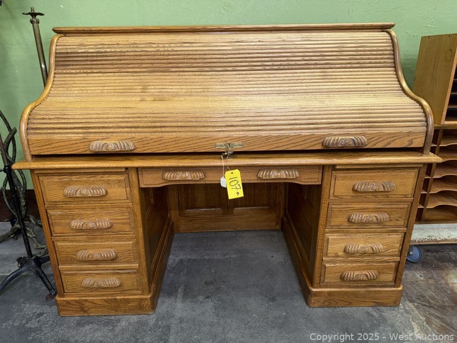 vintage-roll-top-desk-622684
