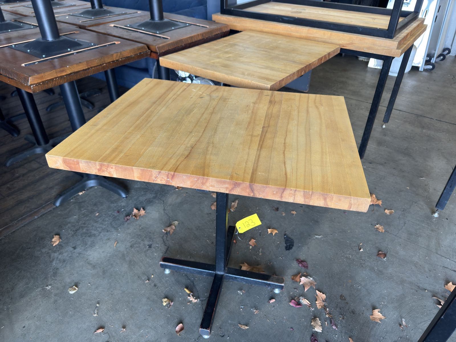 2-metal-and-wood-tables-72bf09