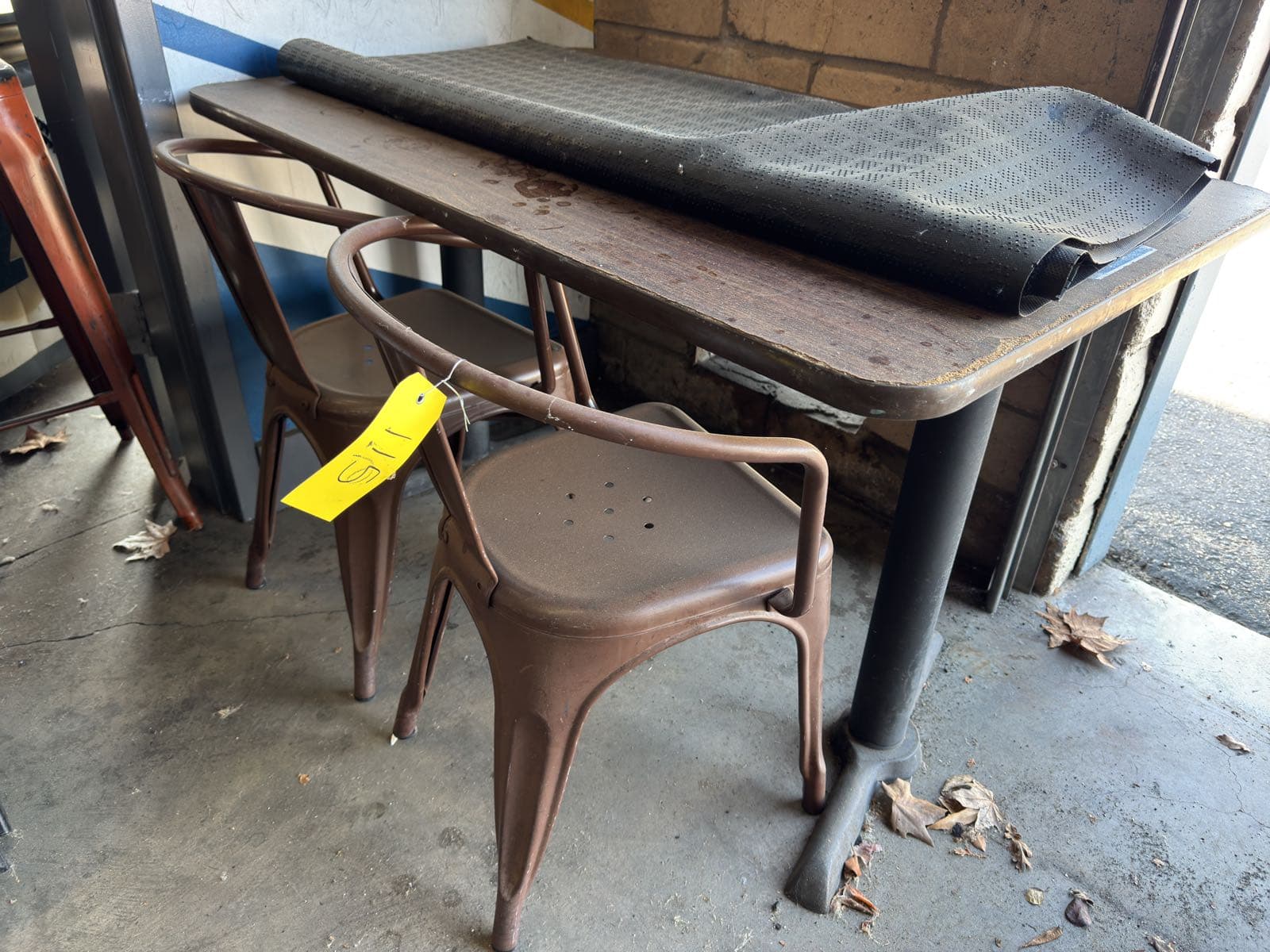 table-with-2-metal-chairs-and-floor-mat-7e8cc8