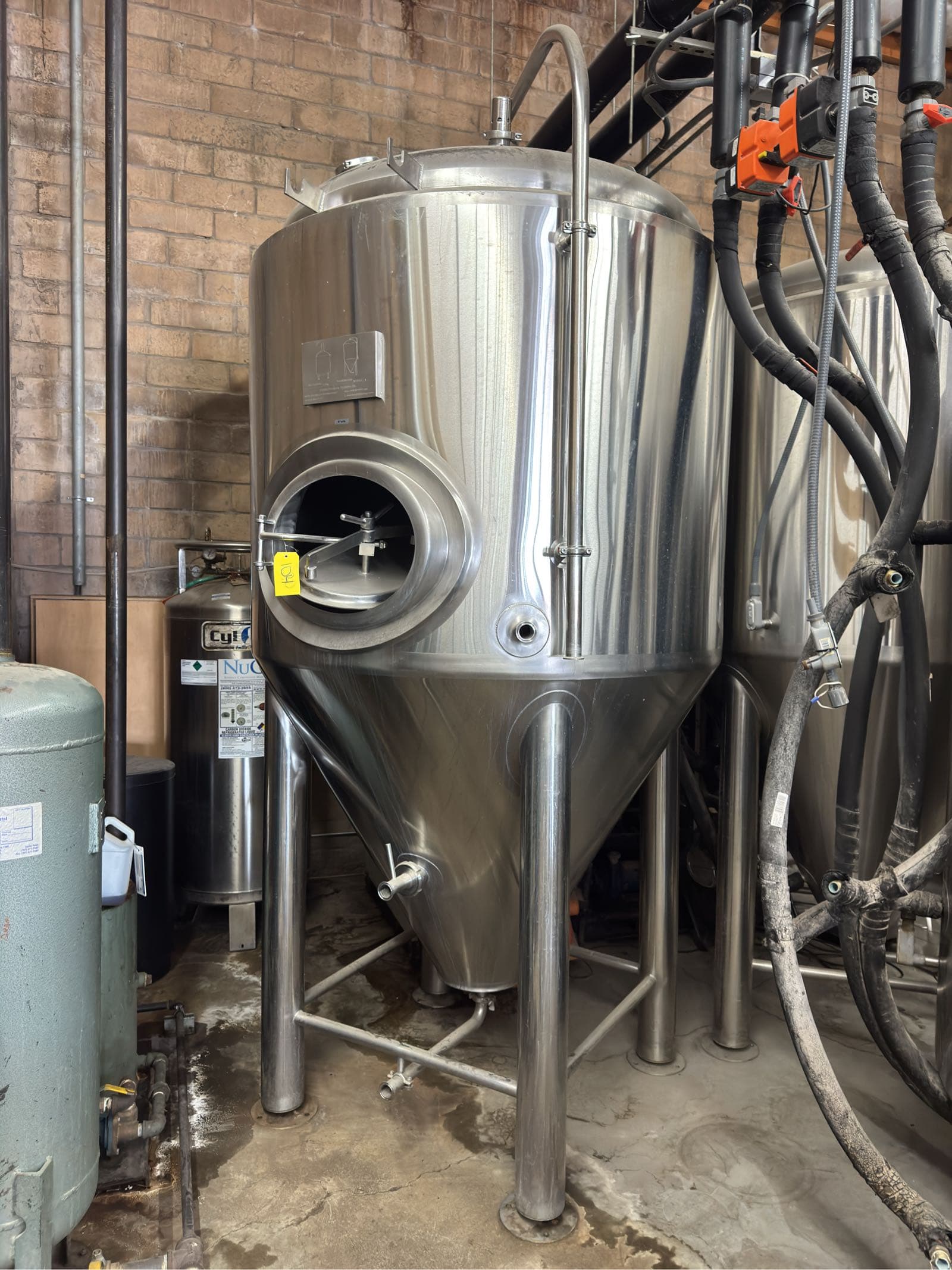 pacific-brewing-systems-stainless-steel-15bbl-fermentation-tank-4809de