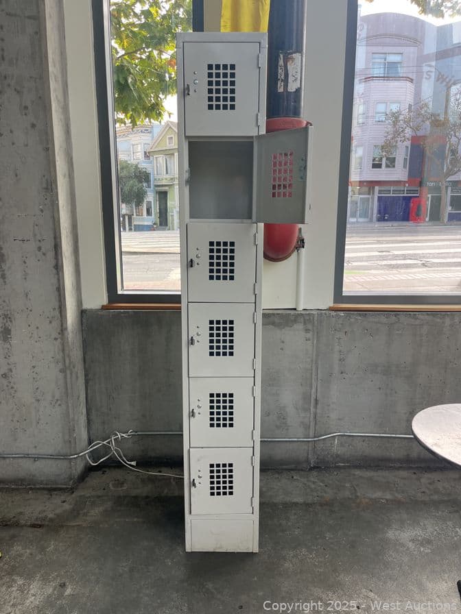 2-gray-metal-lockers-618293