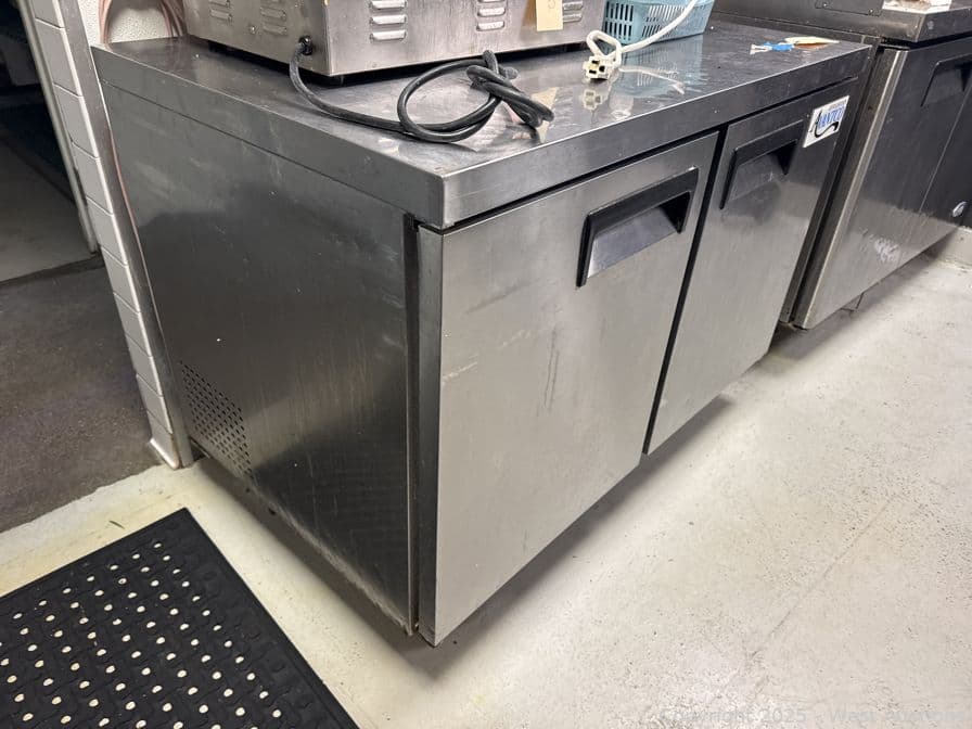 avantco-double-door-cooler-with-worktop-618340