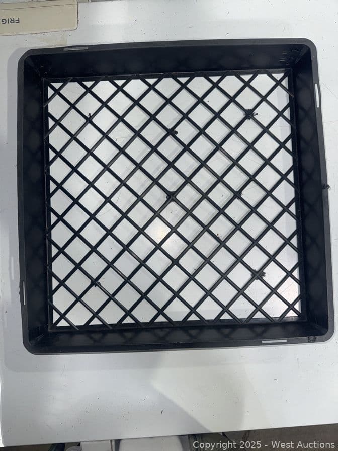 2-770-plastic-17-square-tray-624591