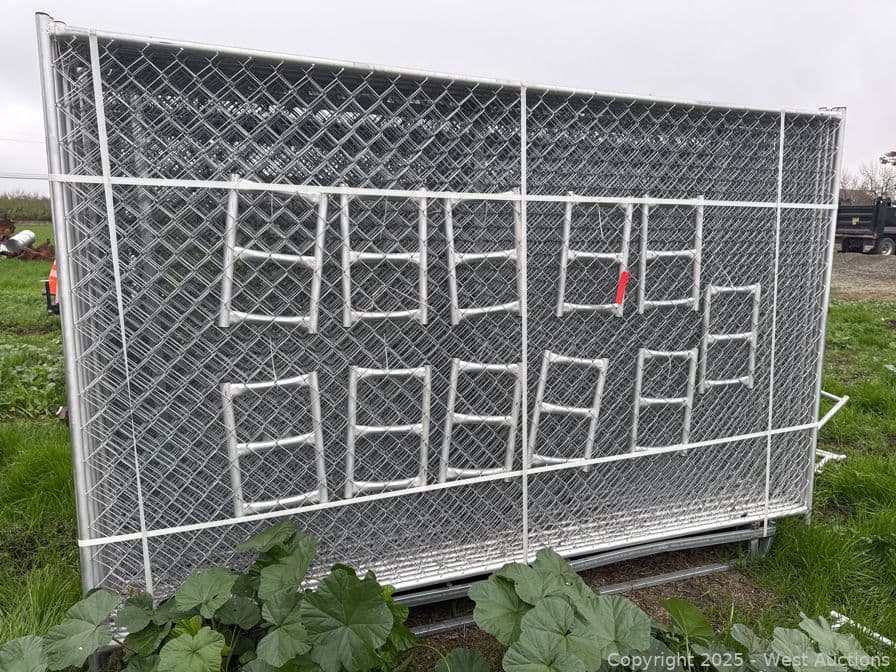 approximately-22-chain-link-fence-panels-with-bases-69-x115-623568