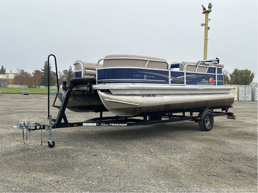 2014-20-suntracker-party-barge-20-dlx-with-trailer-ml8clpzc