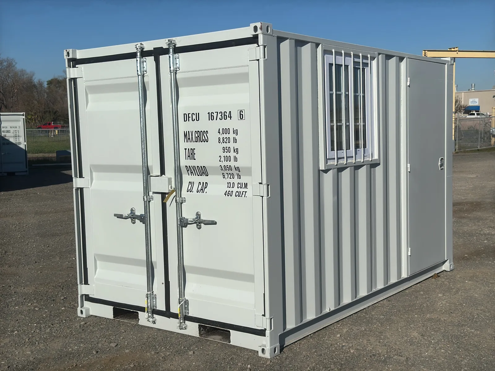 2025-11-container-with-door-and-window-mlbdtuuz