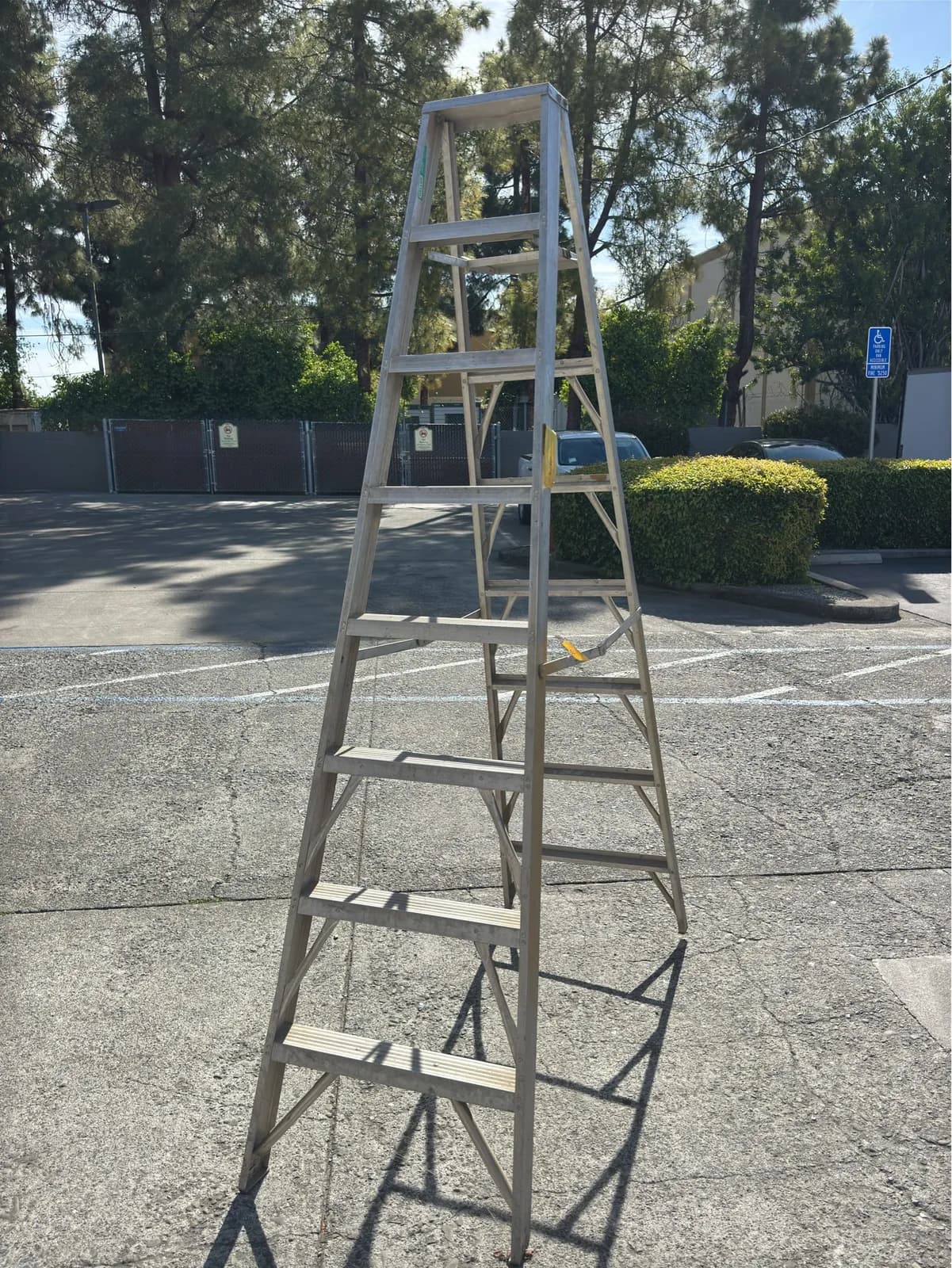 8-aluminum-ladder-mneu4d1m