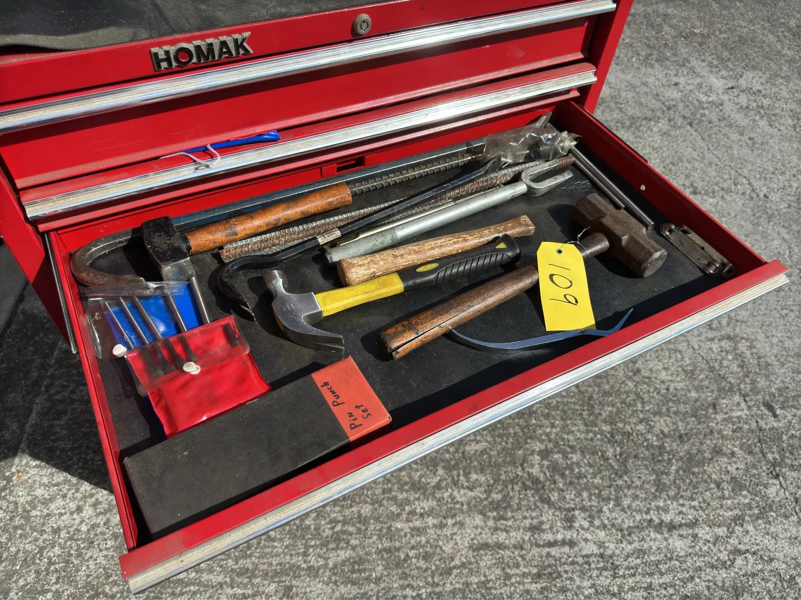 contents-of-drawer-punch-sets-crowbar-ball-joint-separator-and-more-mneu6u2f