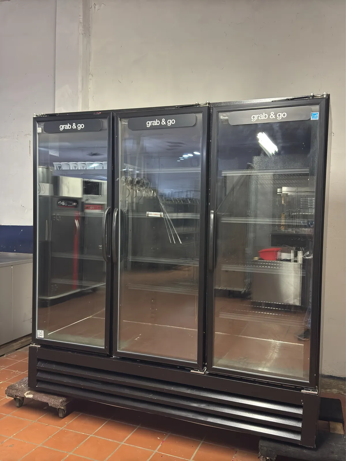 commercial-three-door-grab-go-refrigerator-display-unit-mng9o7y8