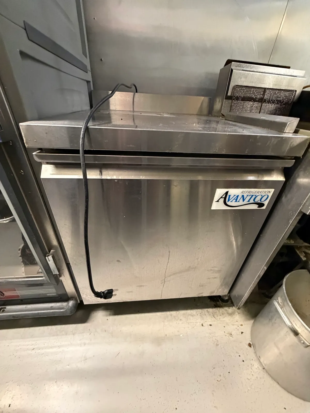 avanto-stainless-steel-commercial-refrigerator-unit-4e4990