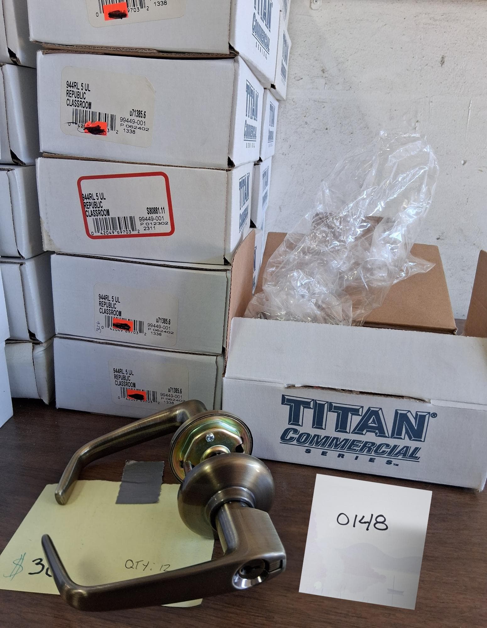 12-titan-brand-dual-sided-door-handle-locks-mni8espl