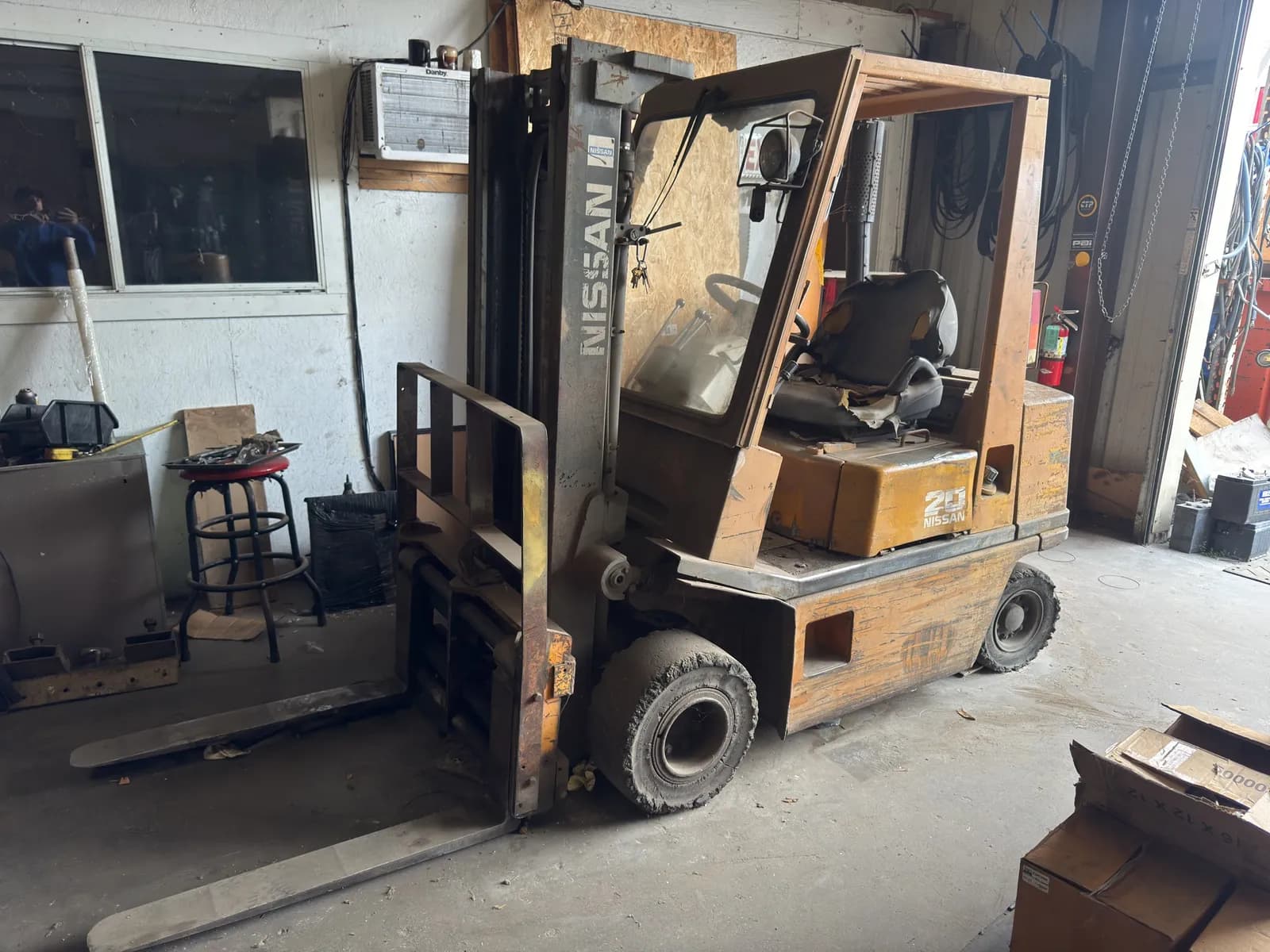 nissan-nah02-20-5500lb-capacity-diesel-forklift-d72b5b