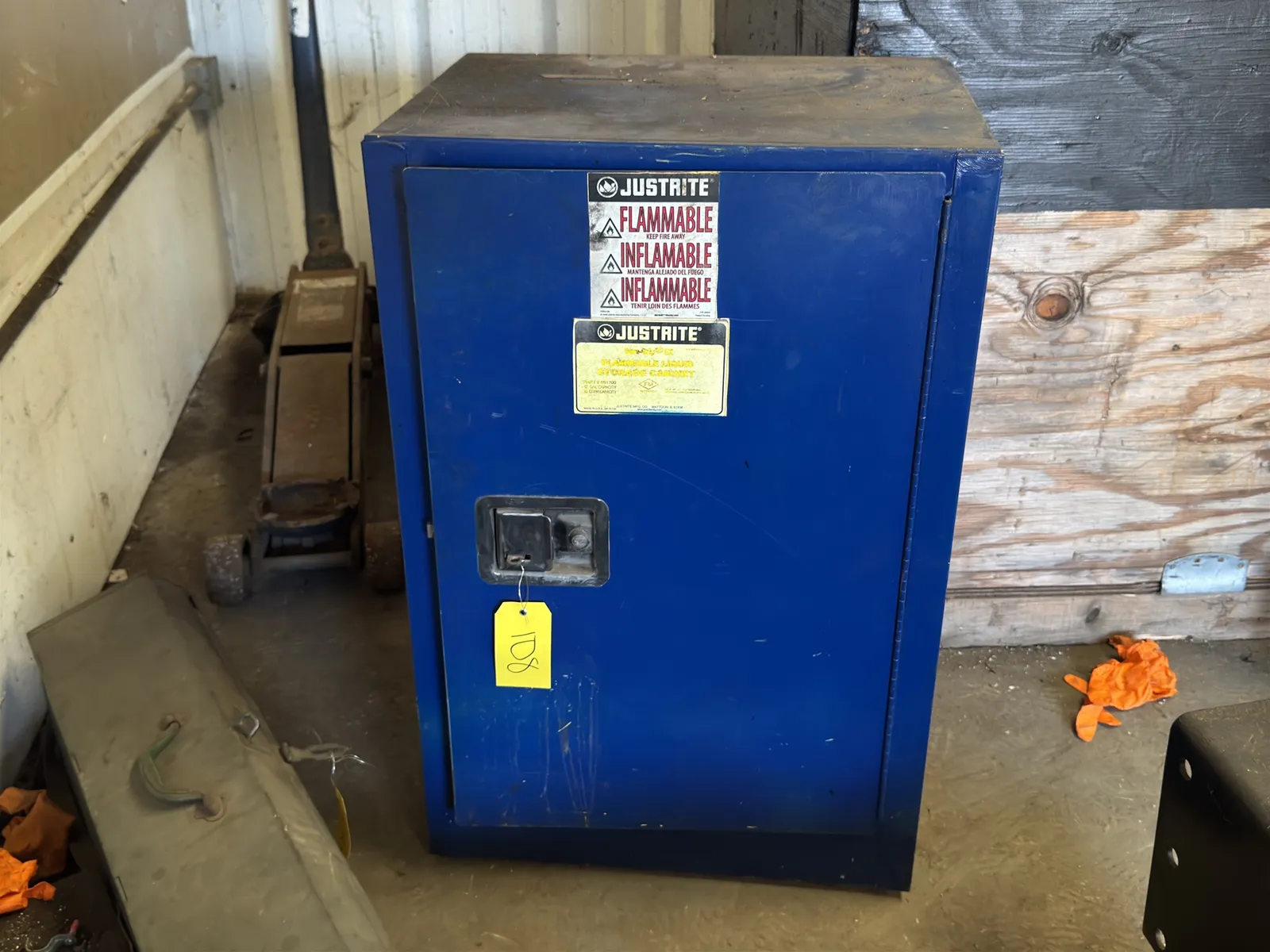 justrite-flammable-liquid-cabinet-bb66d7