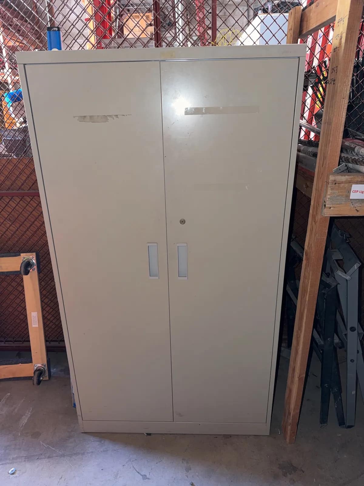 metal-storage-cabinet-with-double-doors-and-locking-mechanism-0c2d27