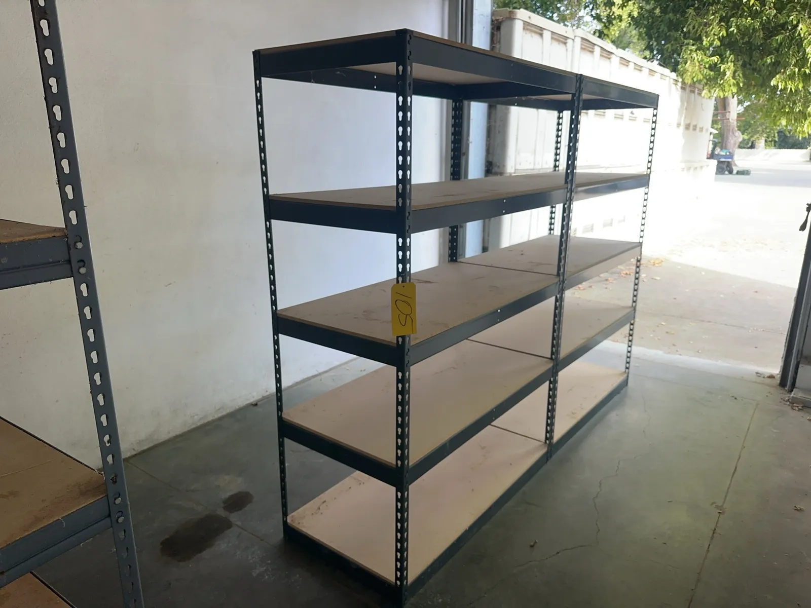 2-adjustable-metal-shelving-units-msybe6iq