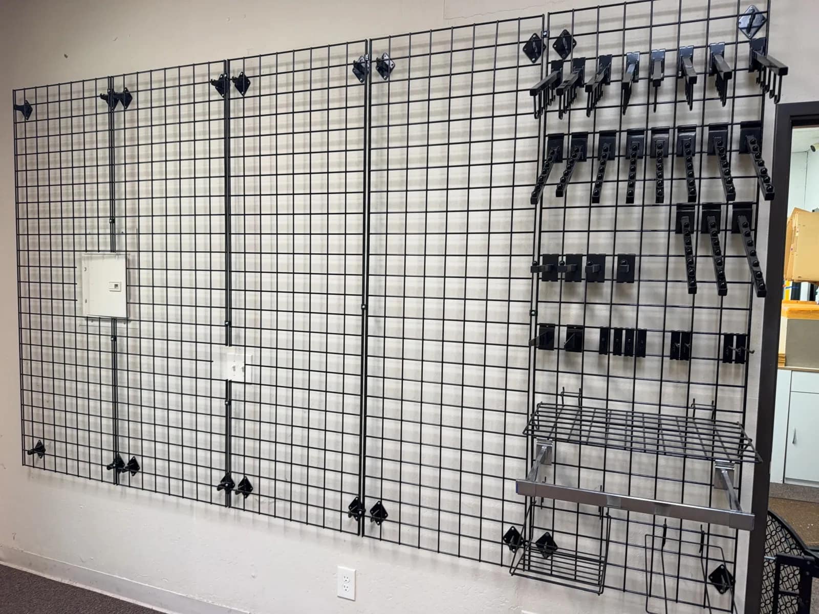 wire-clothing-display-grid-449083