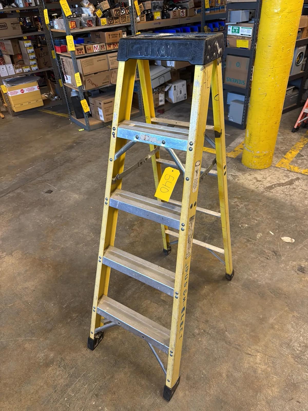 titan-5-fiberglass-ladder-334bb4