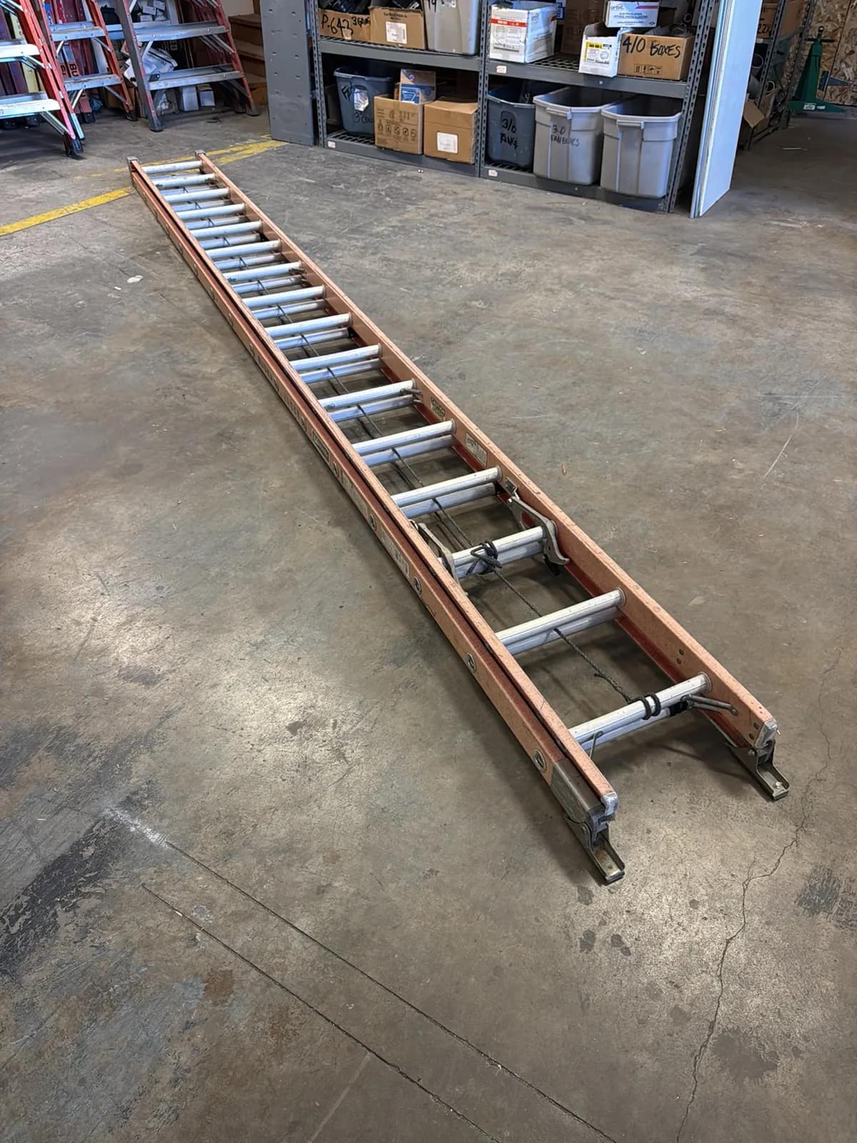 louisville-32-fiberglass-extension-ladder-f3bd52