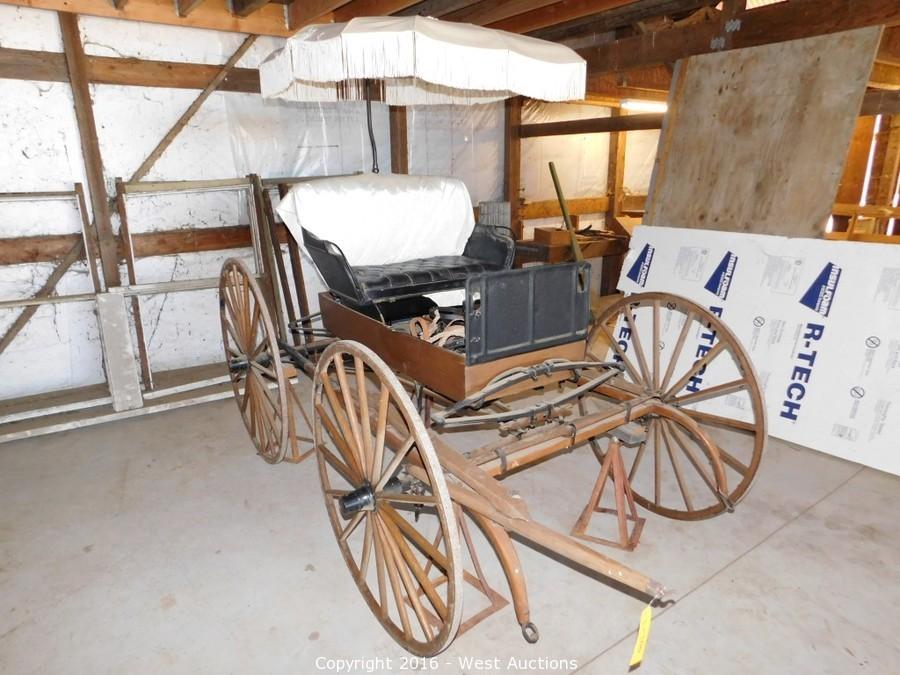 1800's Vintage Horse Drawn Doctor's Buggy - Kelly's Collectibles