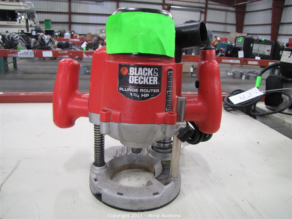 Sold at Auction: BLACK N DECKER PLUNGE ROUTER